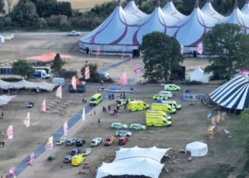 Tragedija na festivalu u Engleskoj: Konstrukcija pala na posetioce, jedna osoba poginula