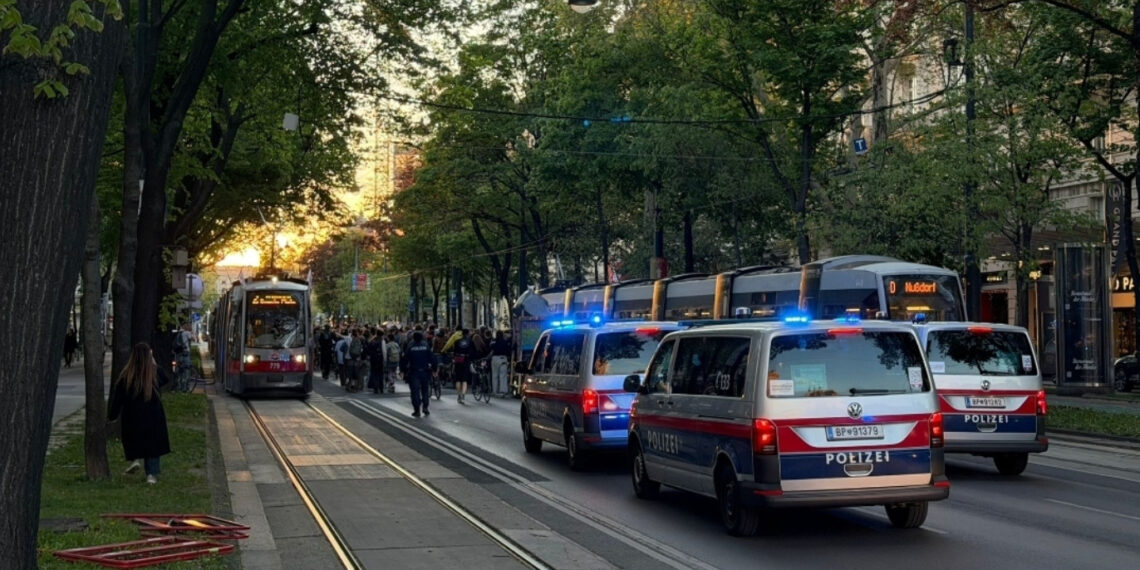 Kriminal među mladima raste u Austriji: Policija traži pomoć pokrajina