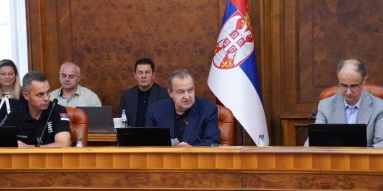 Državni vrh zaseda zbog vrućina, požara i Dunava: Premijer Macut na sednici Štaba