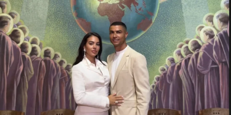Ronaldo i Georgina izabrali intimnost: Umesto bajkovitog zamka – dnevna soba