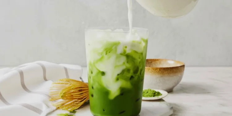 Matcha latte umesto kafe: Zdrav napitak spreman za 5 minuta
