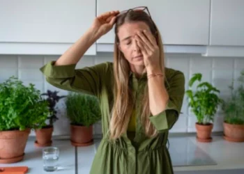 6 skrivenih navika koje mogu ubrzati starenje tela – evo šta da promenite