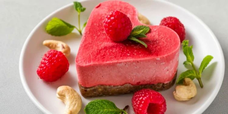 Bez pečenja i u obliku srca: Tart sa malinama koji osvaja na prvi pogled