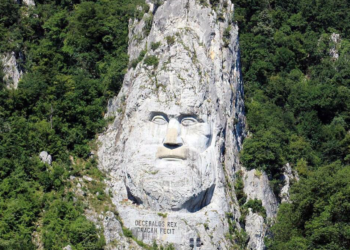 Decebal: Skulptura u steni