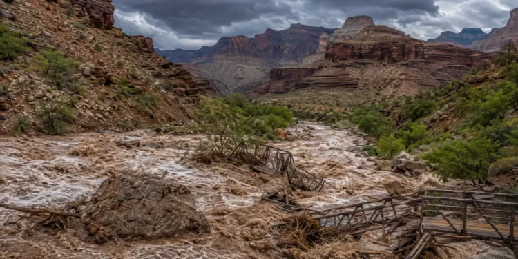 Katastrofa u „Grand Canyonu“: Jedna osoba stradala, 15 nestalo posle poplava