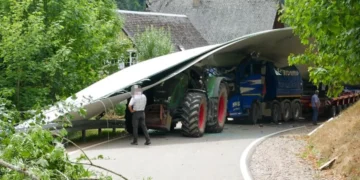 Drama na putu u Nemačkoj: Pala lopatica vetroturbine teška 27 tona