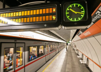 Pucnjava i napad palicom u bečkom metrou: Dvojica napadača u bekstvu