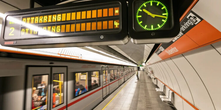 Pucnjava i napad palicom u bečkom metrou: Dvojica napadača u bekstvu