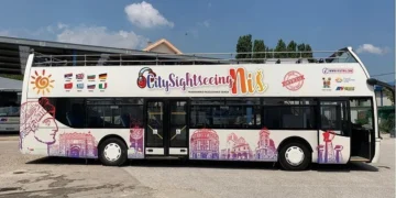 Besplatno upoznajte Niš: Panoramski autobus ponovo kreće kroz grad