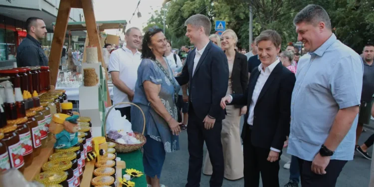 Ana Brnabić otvorila 13. Etno fest: Paraćin čuva nasleđe Srbije