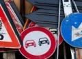 Umesto suvenira, poneli saobraćajne znakove: Nemačka policija intervenisala na festivalu