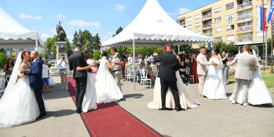 Devet parova reklo „da“ u Bijeljini: Kolektivno venčanje postaje tradicija