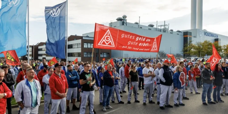 Nemačka industrija tone u dugotrajnu krizu: Svakog meseca nestaje 15.000 radnih mesta