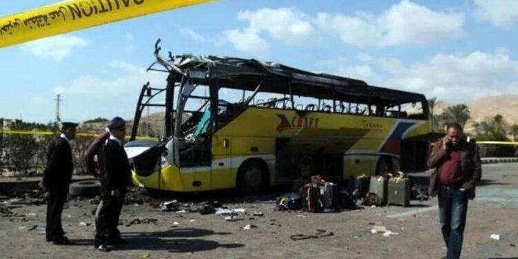 Tragedija na istoku Egipta: Autobus se prevrnuo, poginulo 16 osoba