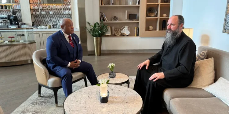 Pastor Mark Berns sa episkopom Ilarionom