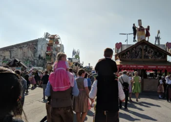 Posetioci Oktoberfesta u Minhenu
