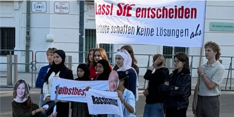 Prvi dan škole u Beču počeo protestom zbog zabrane marama