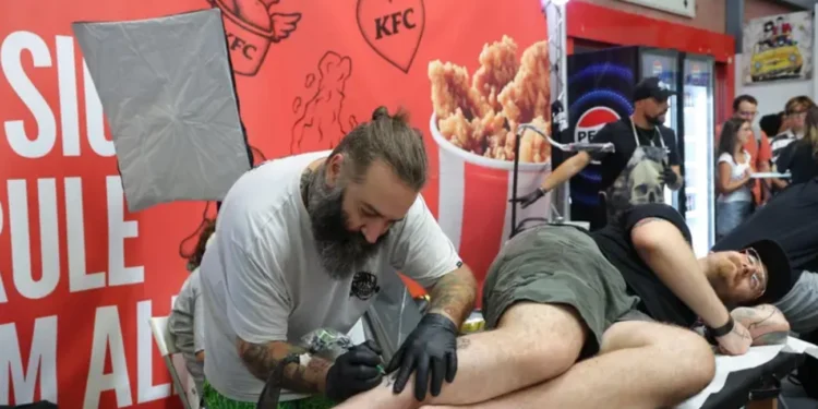 Tetovaža za piletinu do kraja života: KFC akcija podelila Italiju