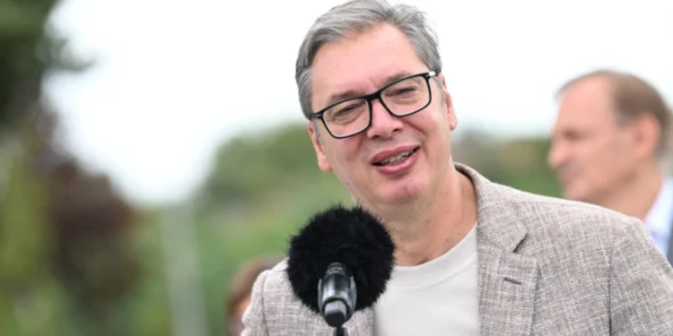 Subvencija za mašine od države, put do marta, 1.000 knjiga biblioteci: Vučić u istočnoj Srbiji