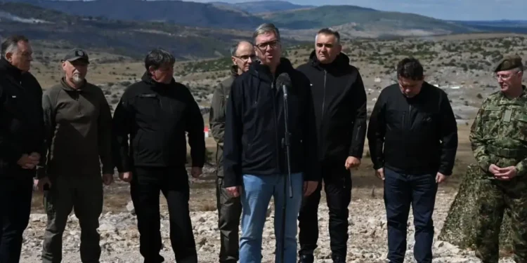 Predsednik Vučić: Vojni rok od marta, država je spremna