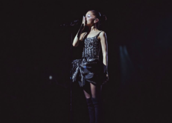 Ariana Grande u suzama završila turneju i najavila povlačenje iz javnosti