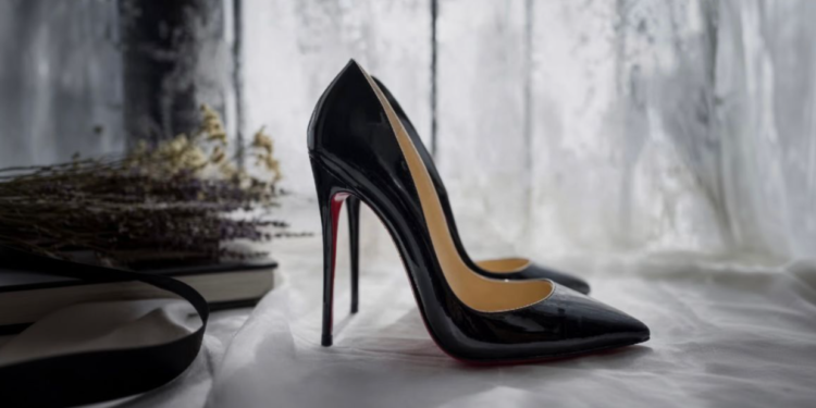 Svi gledaju crveni đon, a Louboutinovu tajnu krije kroj štikle