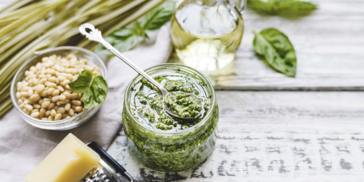 Ne kuvajte pesto ako želite da ostane zelen i mirisan: Evo kako se pravi