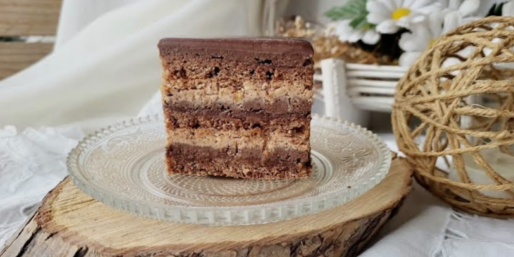 Izgleda raskošno, a posna je: Ferero torta od čokolade i lešnika