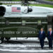 Donald Tramp i Si Đinping razgovaraju pored helikoptera Marine One u Beloj kući 24. septembra 2026.