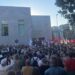 Policija razdvaja demonstrante i pristalice Voksa u Santjagu