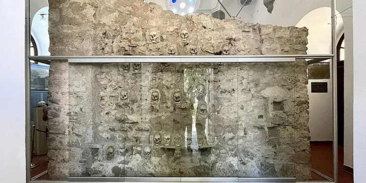 Ćele-kula u Nišu, severna strana spomenika