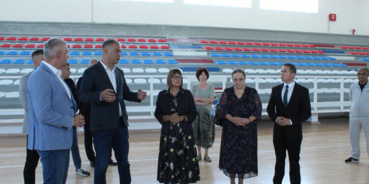 Unutrašnjost nove sportske hale u Čurugu