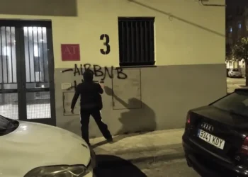 Haos u Madridu: Maskirane grupe sabotirale 153 stana na dan