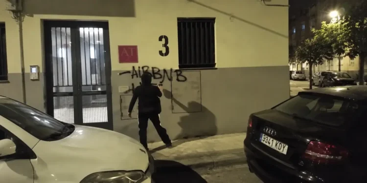 Haos u Madridu: Maskirane grupe sabotirale 153 stana na dan