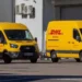 DHL vozila ispred distributivnog centra u Lajcenu
