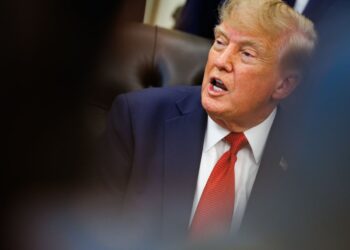 Donald Tramp odgovara na pitanja novinara u Beloj kući