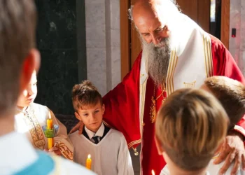Patrijarh Porfirije vernicima na Krstovdan: „Neka nas krst povezuje sa Bogom i jedne sa drugima“