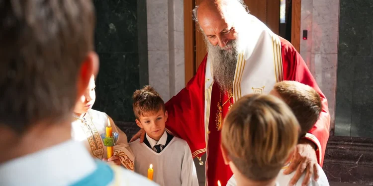 Patrijarh Porfirije vernicima na Krstovdan: „Neka nas krst povezuje sa Bogom i jedne sa drugima“