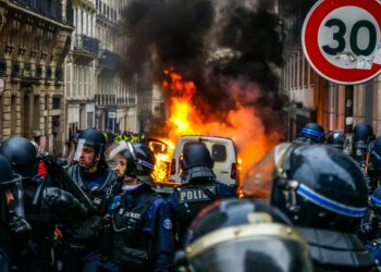 Francuska policija tokom protesta