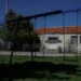 Prazno školsko dvorište u grčkom selu Ormenio