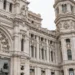 Prolaznici na trgu Sibeles u Madridu, arhivska fotografija
