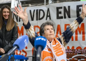 Marikarmen Abaskal tokom protesta protiv prinudnog iseljenja u Madridu