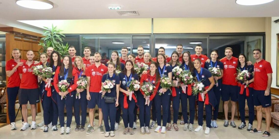 Emotivan povratak odbojkašica: Reprezentativci im priredili iznenađenje