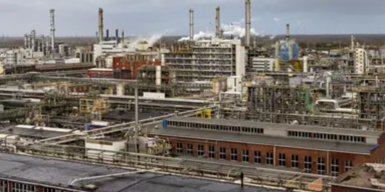 Novi udar na nemačku industriju: Evonik ukida 3.200 radnih mesta