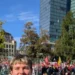 Učesnica protesta DGB-a protiv socijalnih rezova u Frankfurtu
