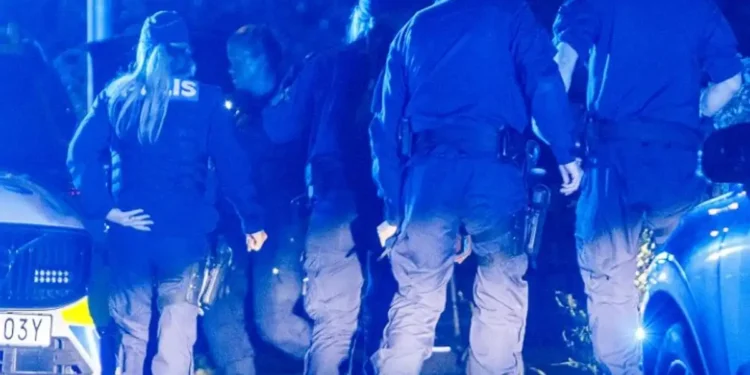 Švedska policija na mestu pucnjave u Hovšletu kod Jenćepinga
