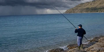 Tragedija na obali Italije: Grom pogodio ribolovce, jedan poginuo