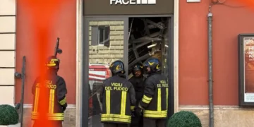 Rim: Srušio se deo zgrade – četiri osobe izvučene iz ruševina