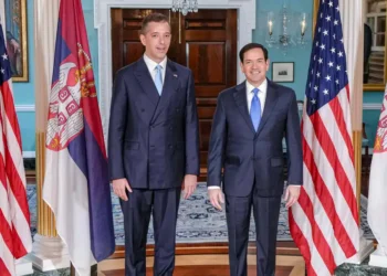 Marko Rubio i Marko Đurić pored zastava Srbije i SAD