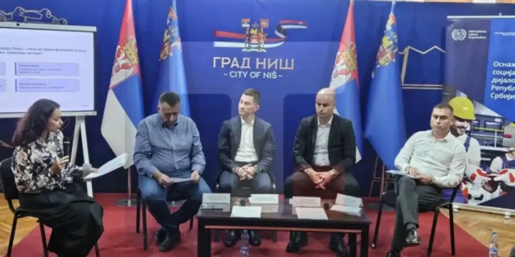 Učesnici skupa o Socijalno-ekonomskom savetu u Nišu